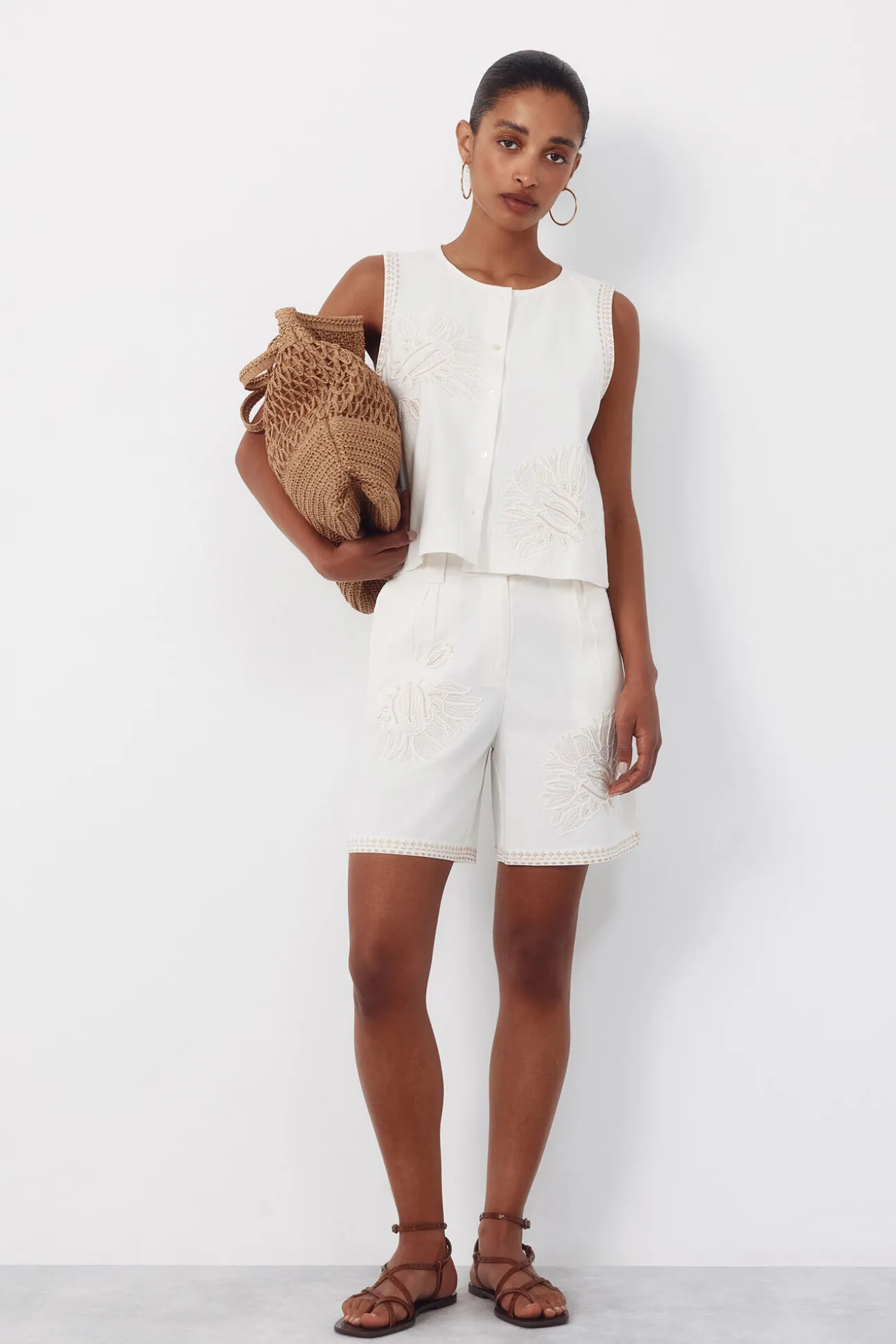 Bermudas bordadas