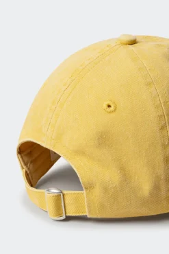 Boné com logo bordado para menino