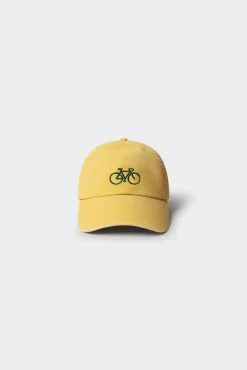 Boné com logo bordado para menino