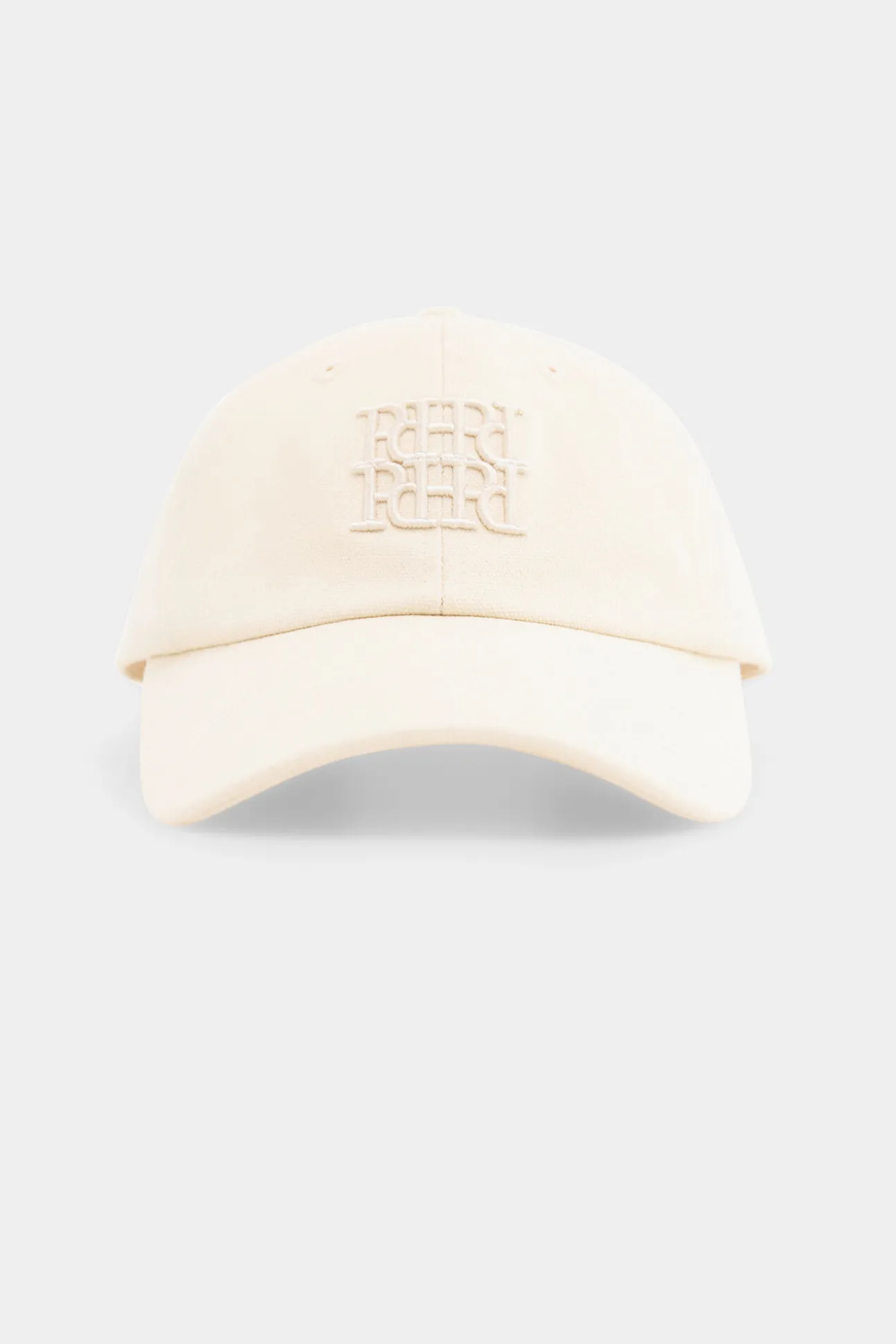 Boné com logo bordado