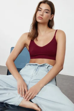 Bralette e com alças cor de vinho