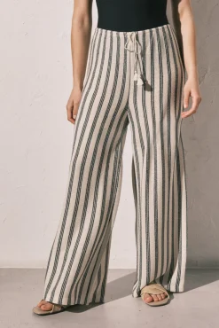 Calça comprida com estrutura de riscas
