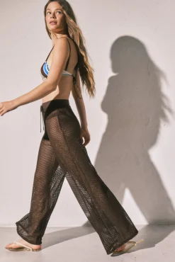 Calça comprida de malha crochet castanha