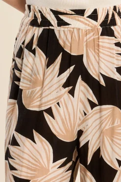 Calça comprida de mulher estampada