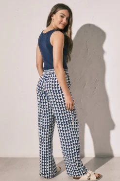 Calça comprida estampada geométrica azul