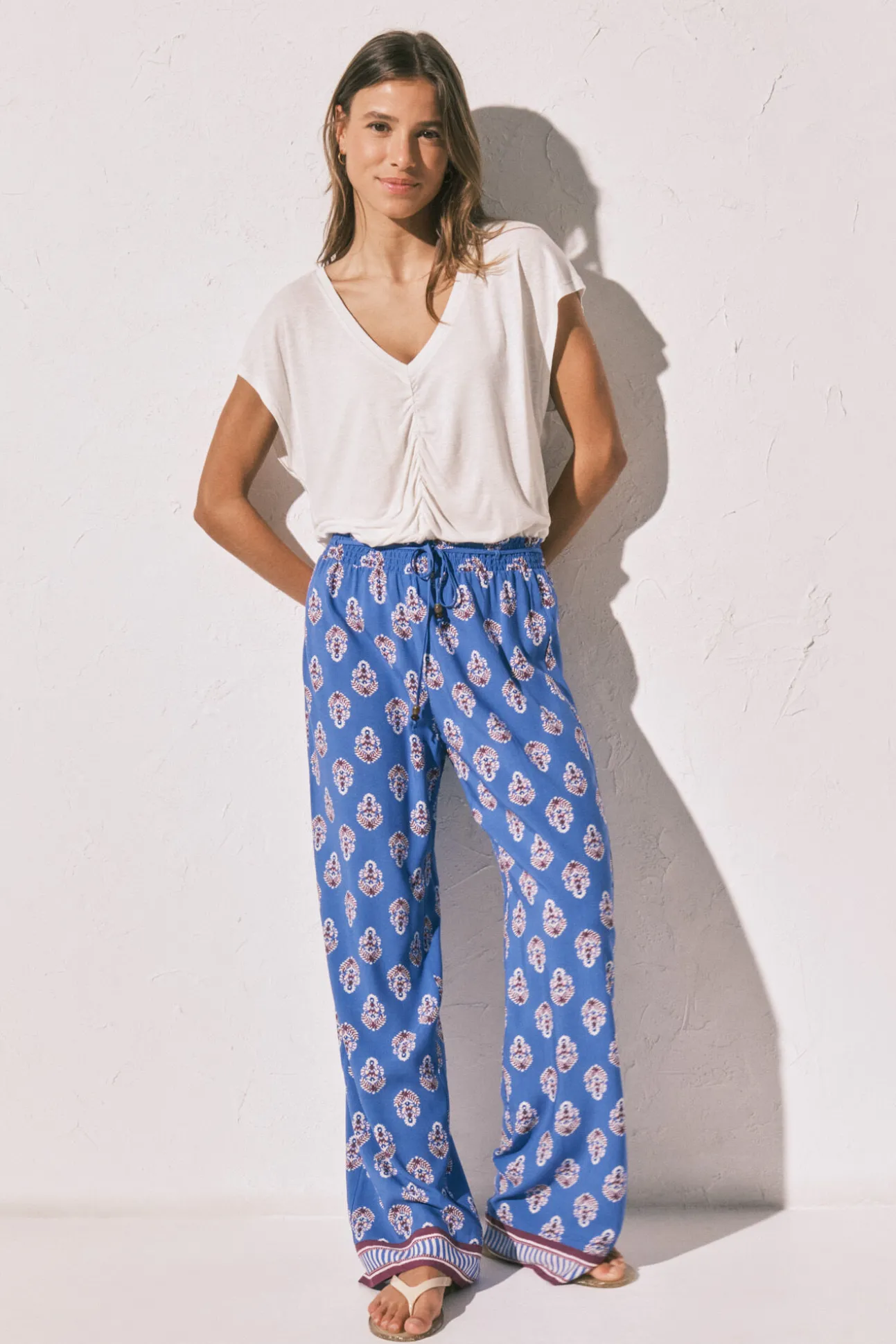 Calça comprida estampada selo azul