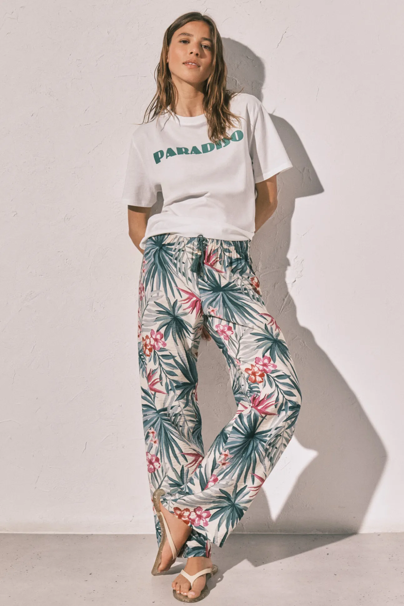 Calça comprida estampada verde