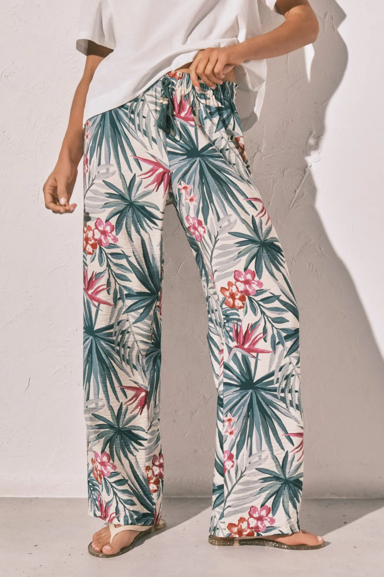 Calça comprida estampada verde