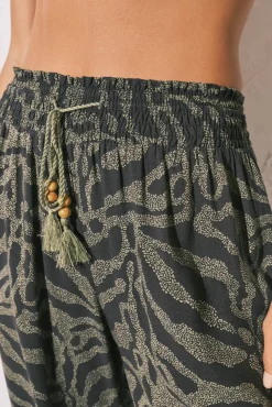Calça comprida estampado animal