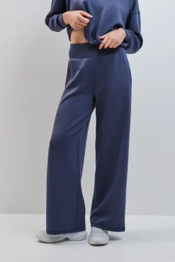 Calça comprida larga em modal azul