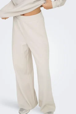 Calça compridas e largas