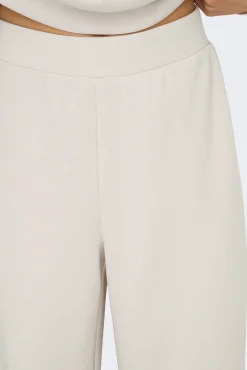 Calça compridas e largas