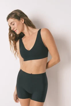 Calça internos pretos de corte limpo