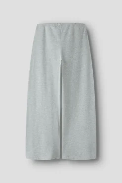 Calça larga com cordão ajustável