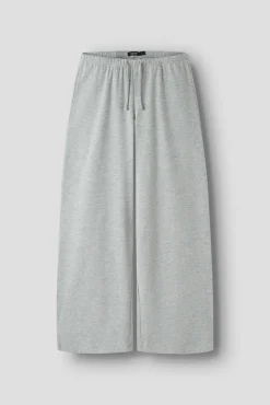 Calça larga com cordão ajustável