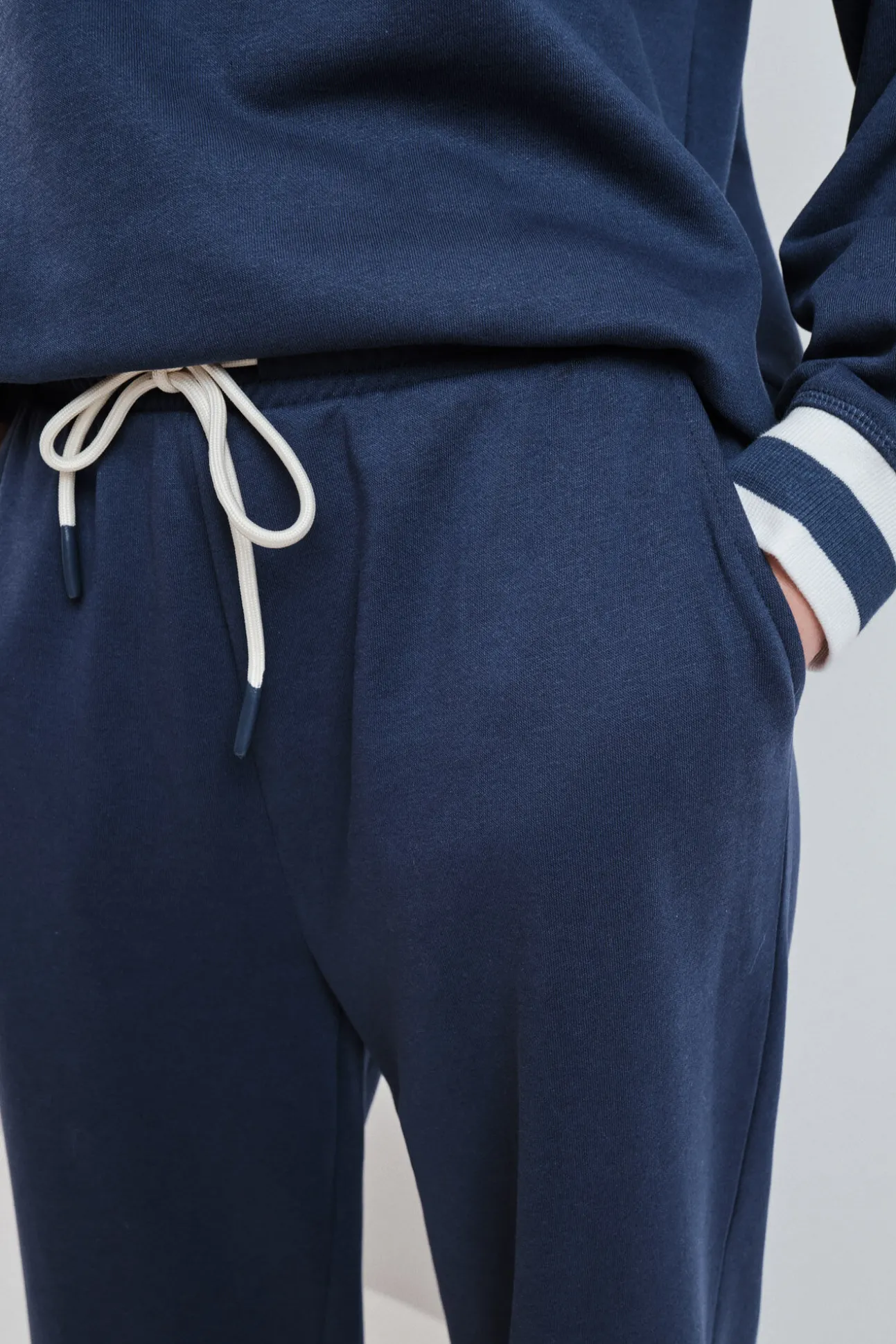 Calça reta em felpa azul