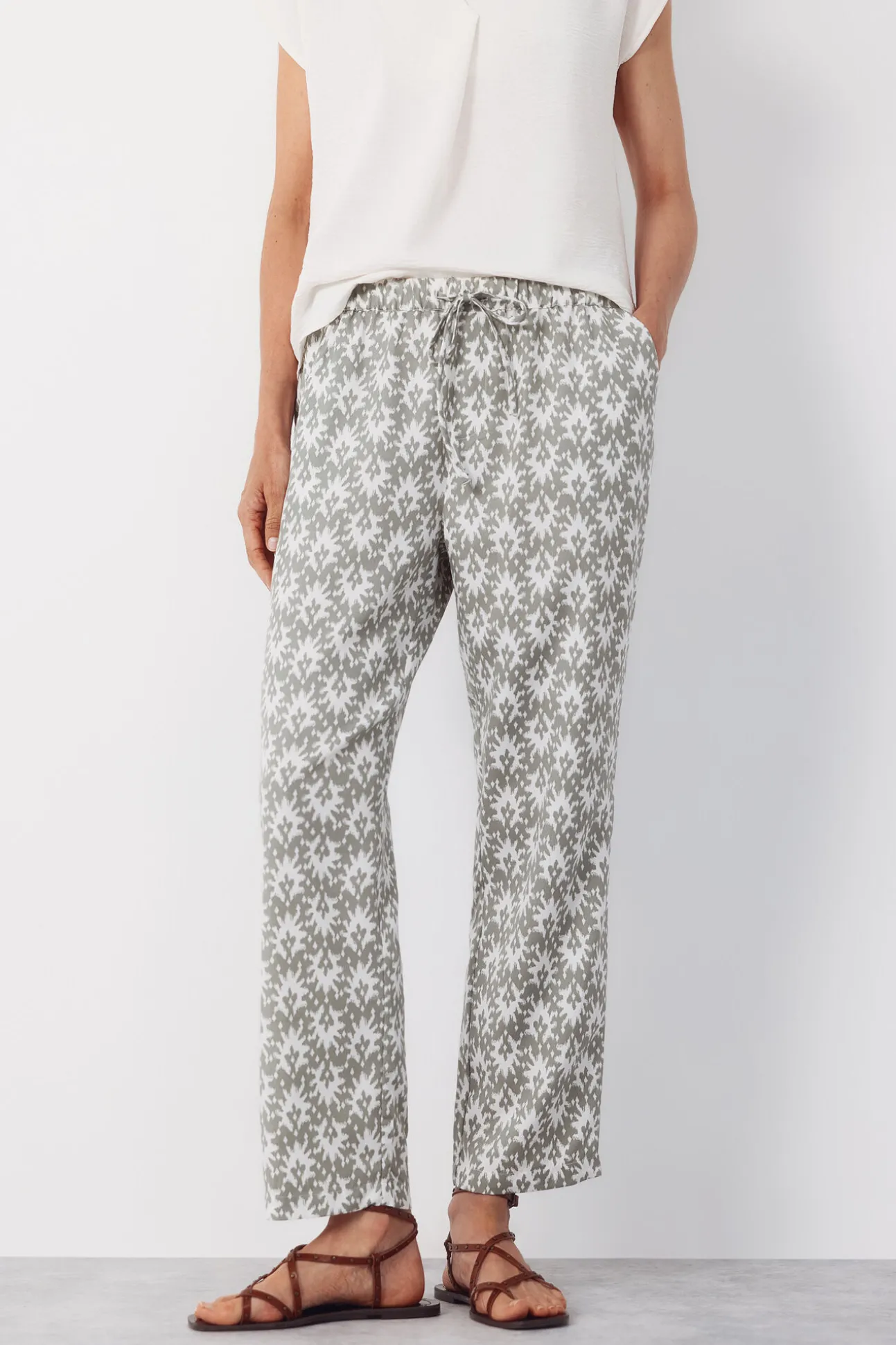 Calças fluidas estampadas