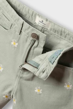 Calções em sarja bordado de flores para menina