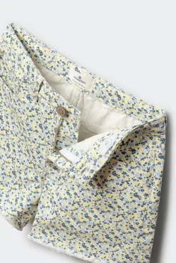 Calções em sarja com estampado de flores para menina