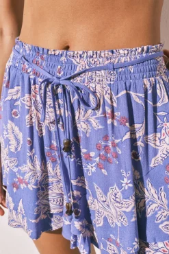 Calções com folhos estampados azuis