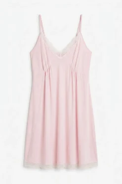 Camisa de dormir curta em viscose e renda rosa