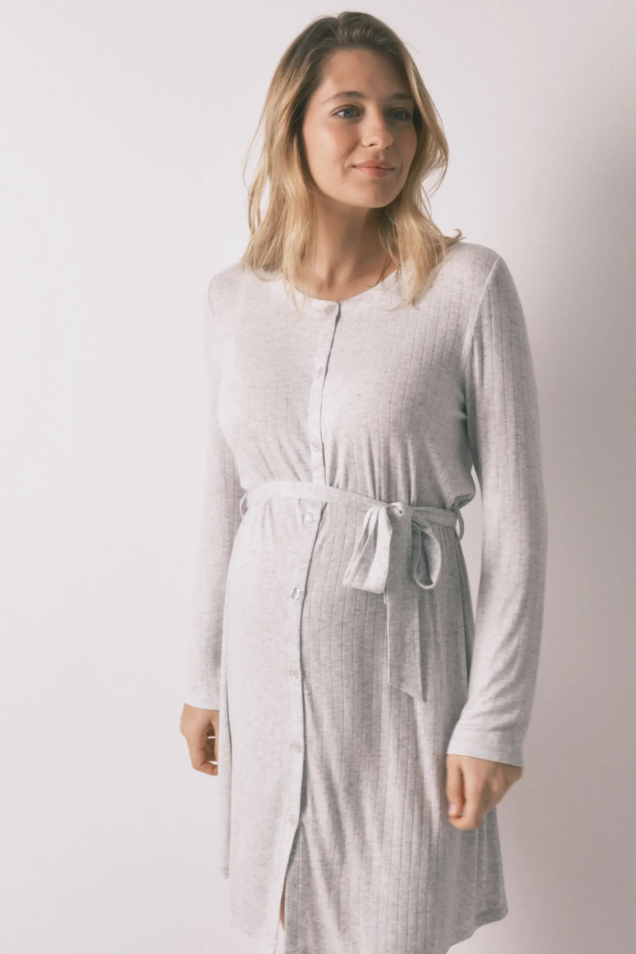 Camisa de dormir curta "maternity" canelada extra suave cinza