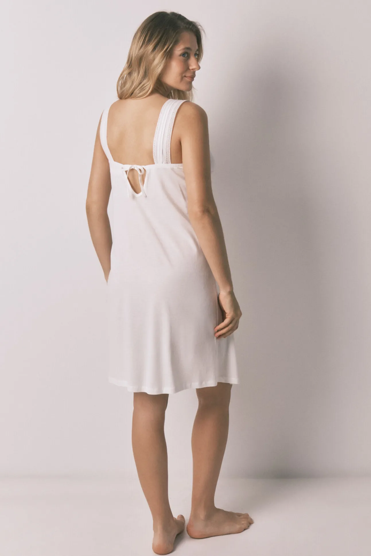 Camisa de dormir curta maternity em algodão branco