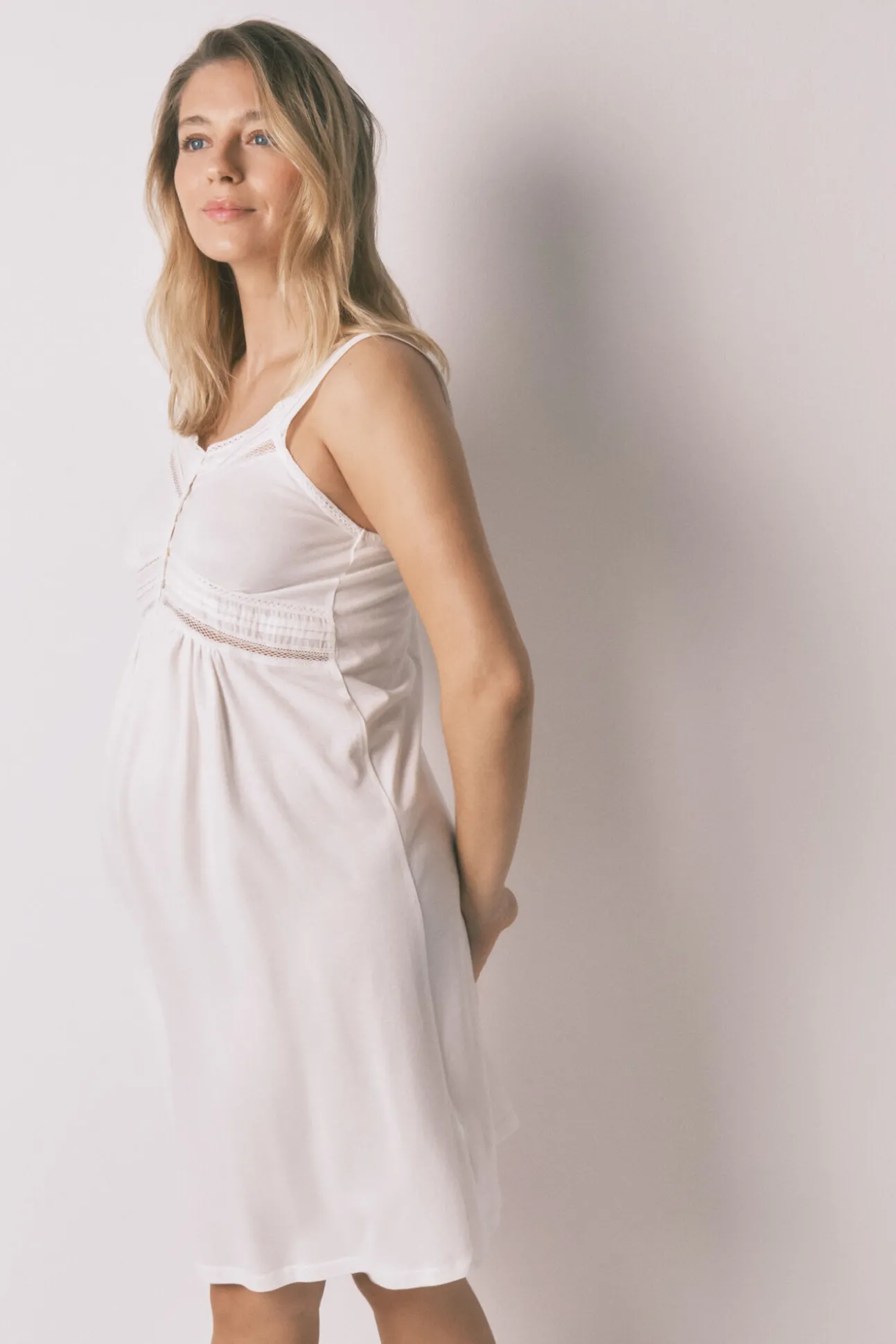 Camisa de dormir curta maternity em algodão branco