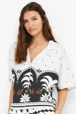 Camisa fluida estampado tropical manga japonesa