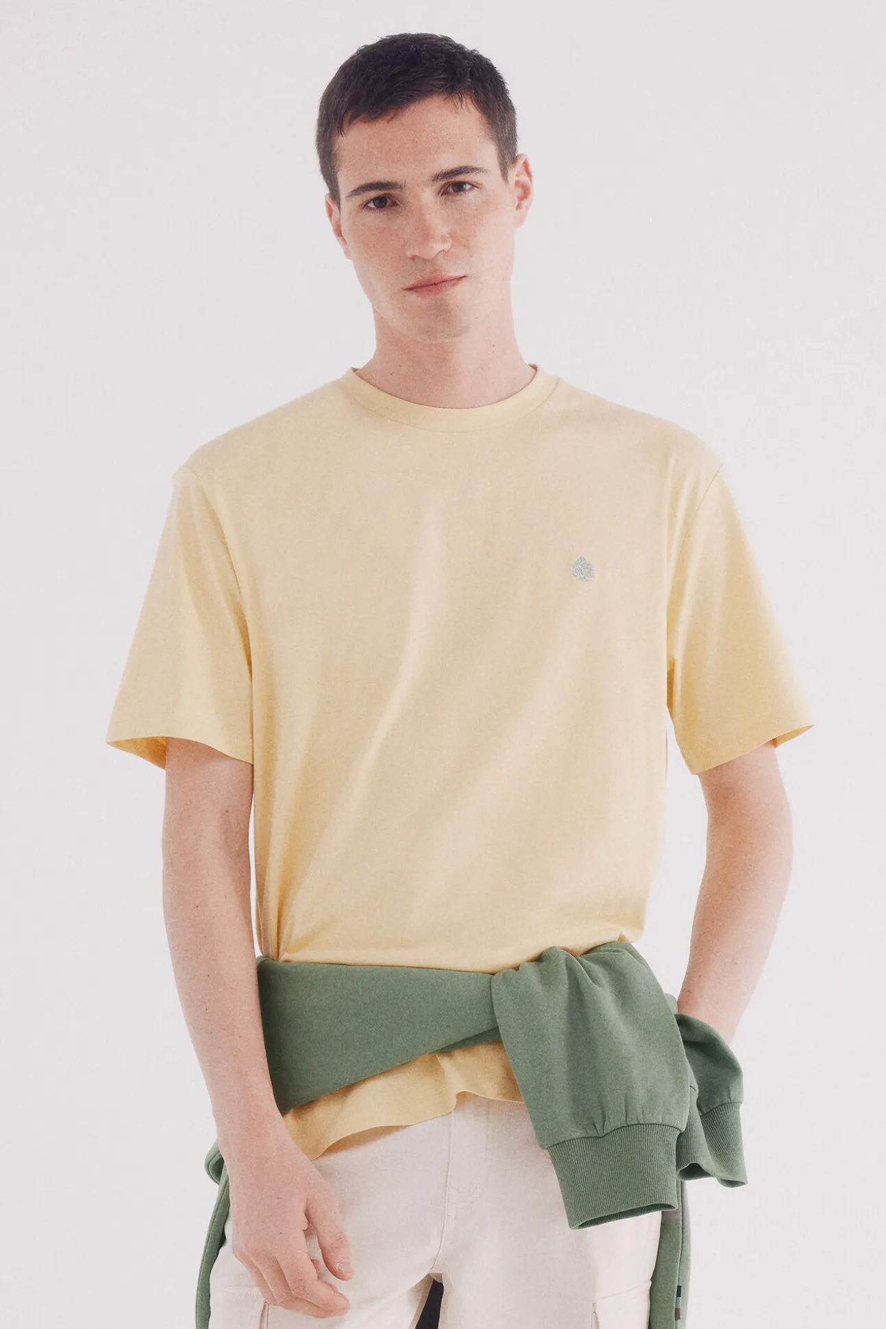Camiseta básica com gola redonda