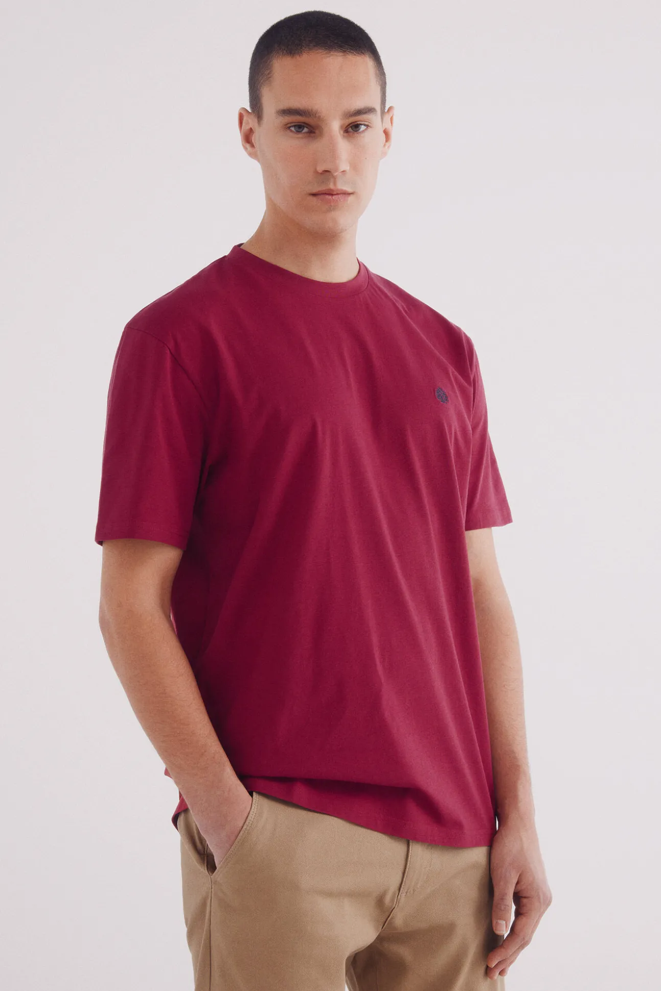 Camiseta básica com gola redonda