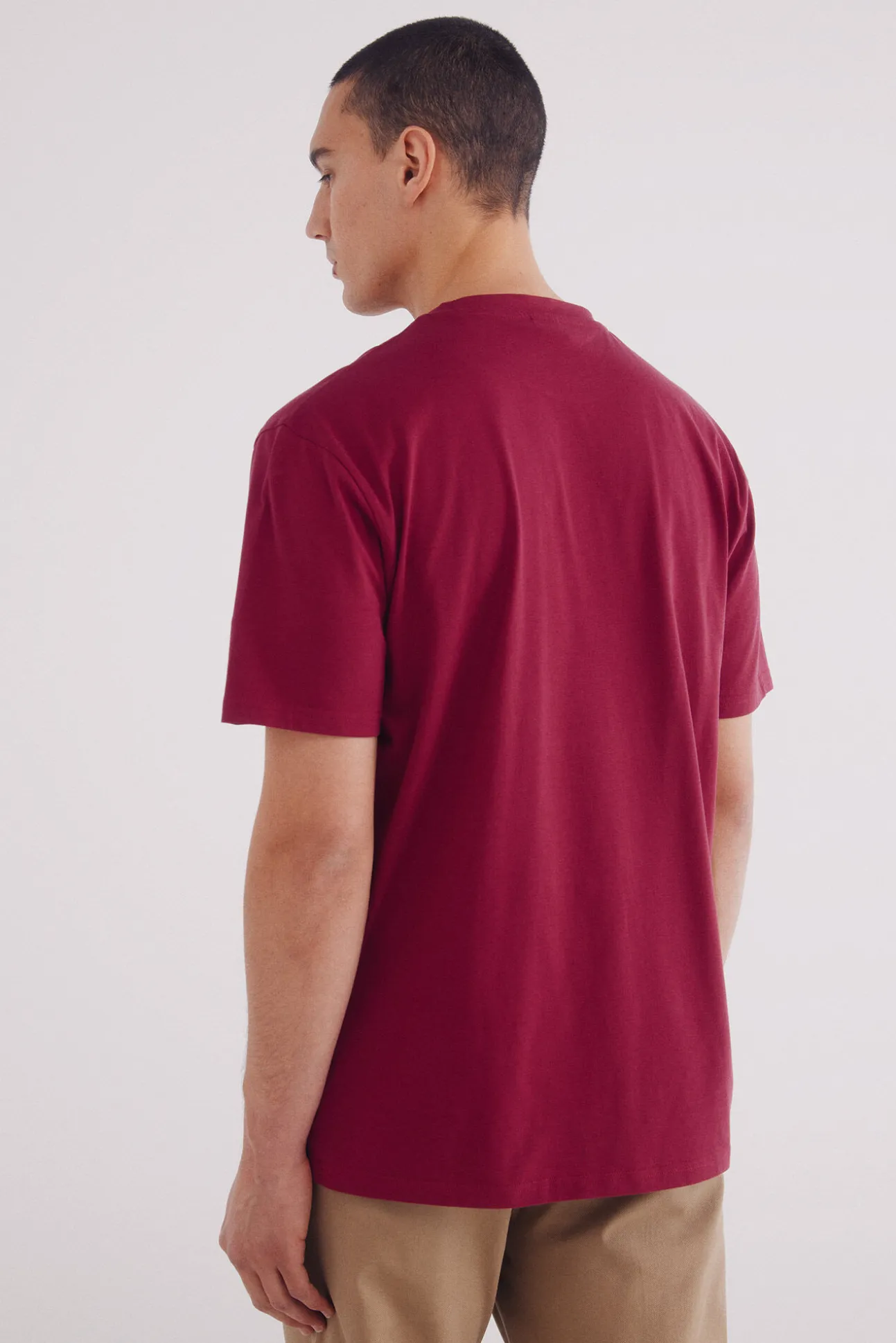 Camiseta básica com gola redonda
