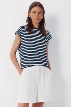 Camiseta básica com botões dourados