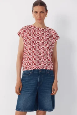 Camiseta básica com botões dourados
