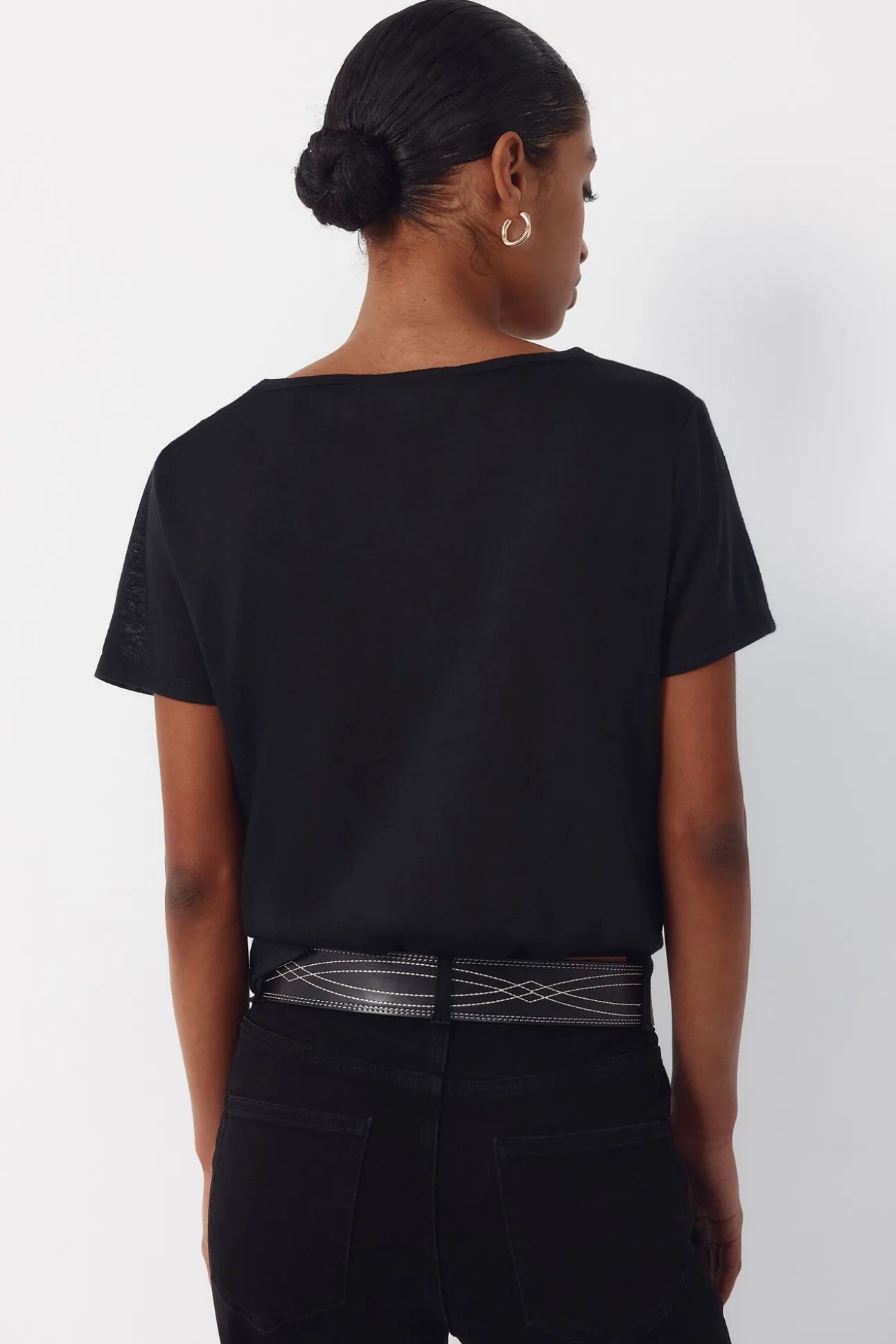 Camiseta com bico e enfeites