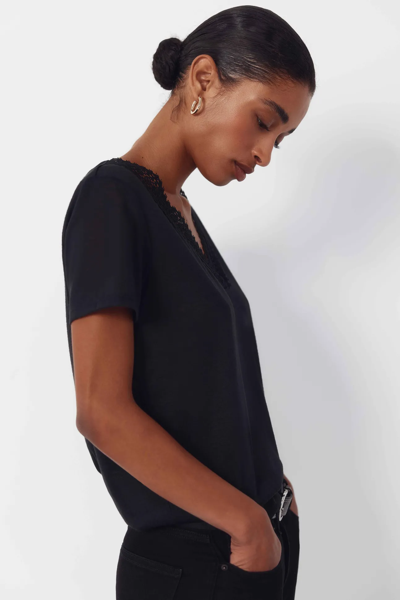 Camiseta com bico e enfeites