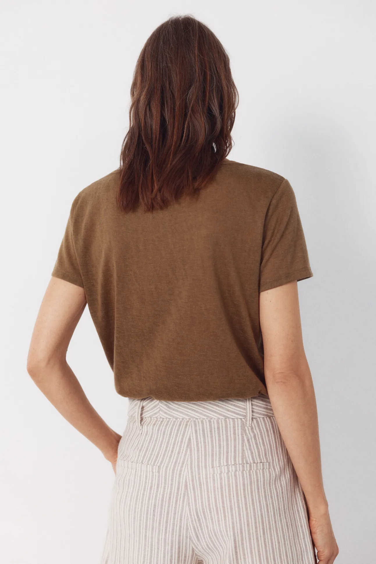 Camiseta com bico e enfeites