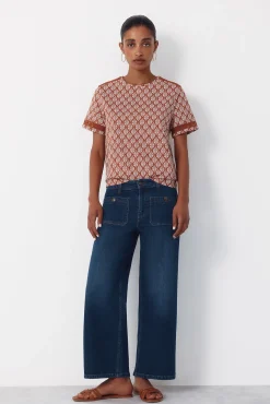 Camiseta com detalhe de bainha