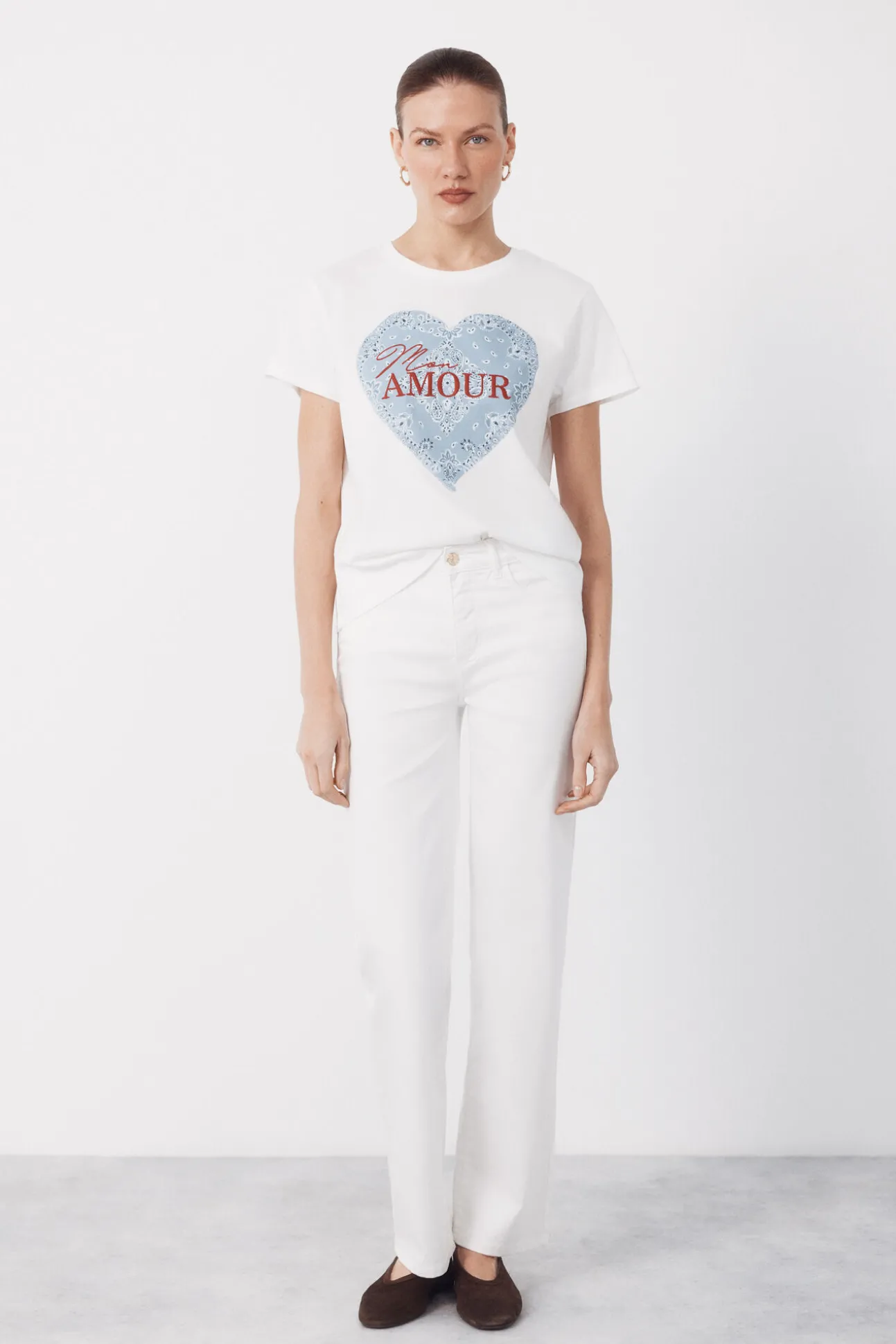 Camiseta com estampado posicional