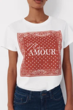 Camiseta com estampado posicional
