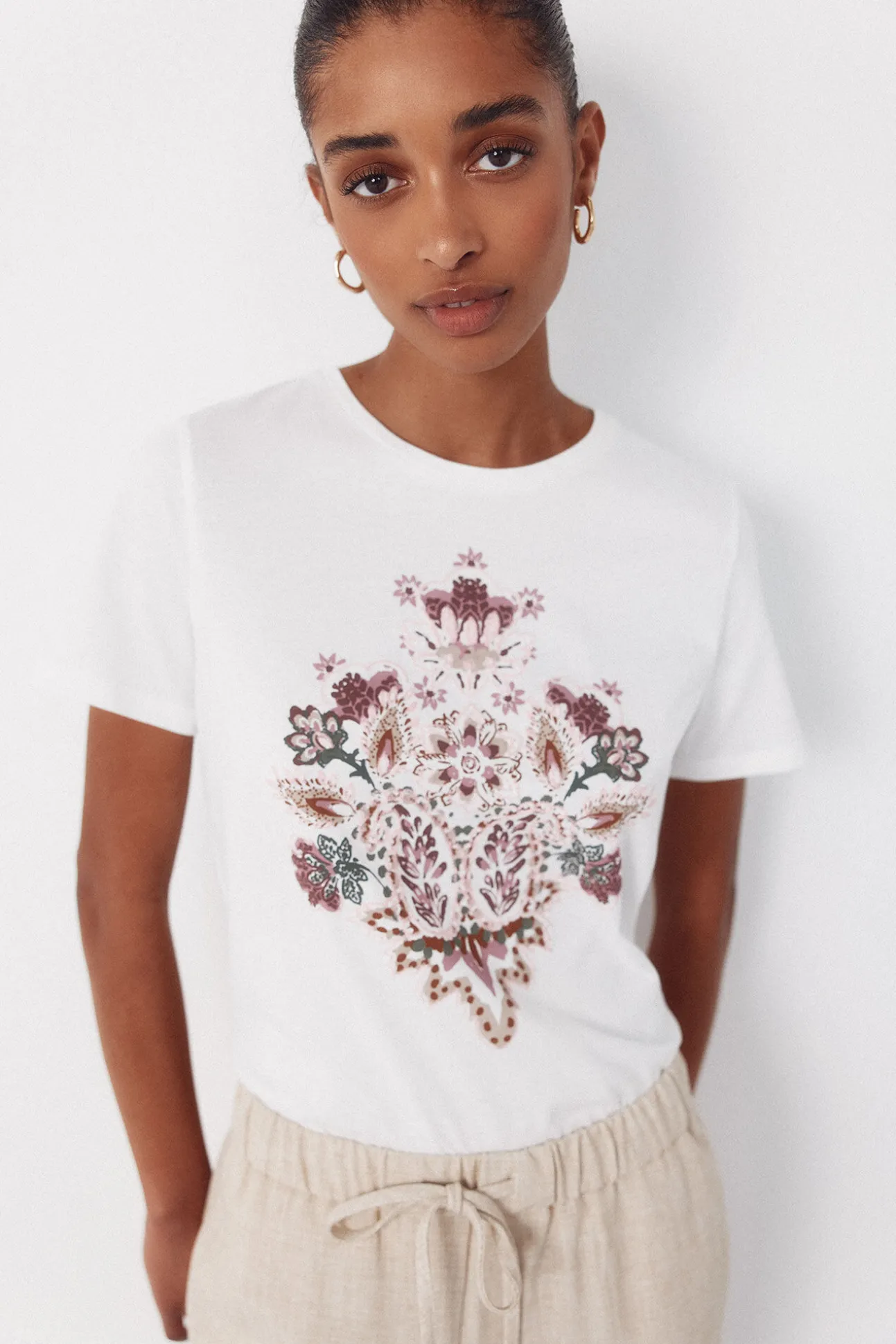 Camiseta com estampa floral