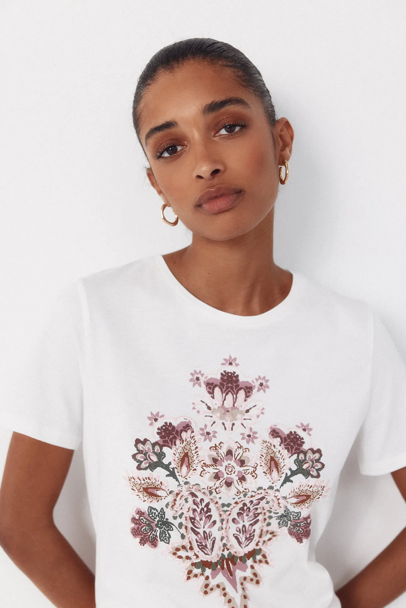 Camiseta com estampa floral