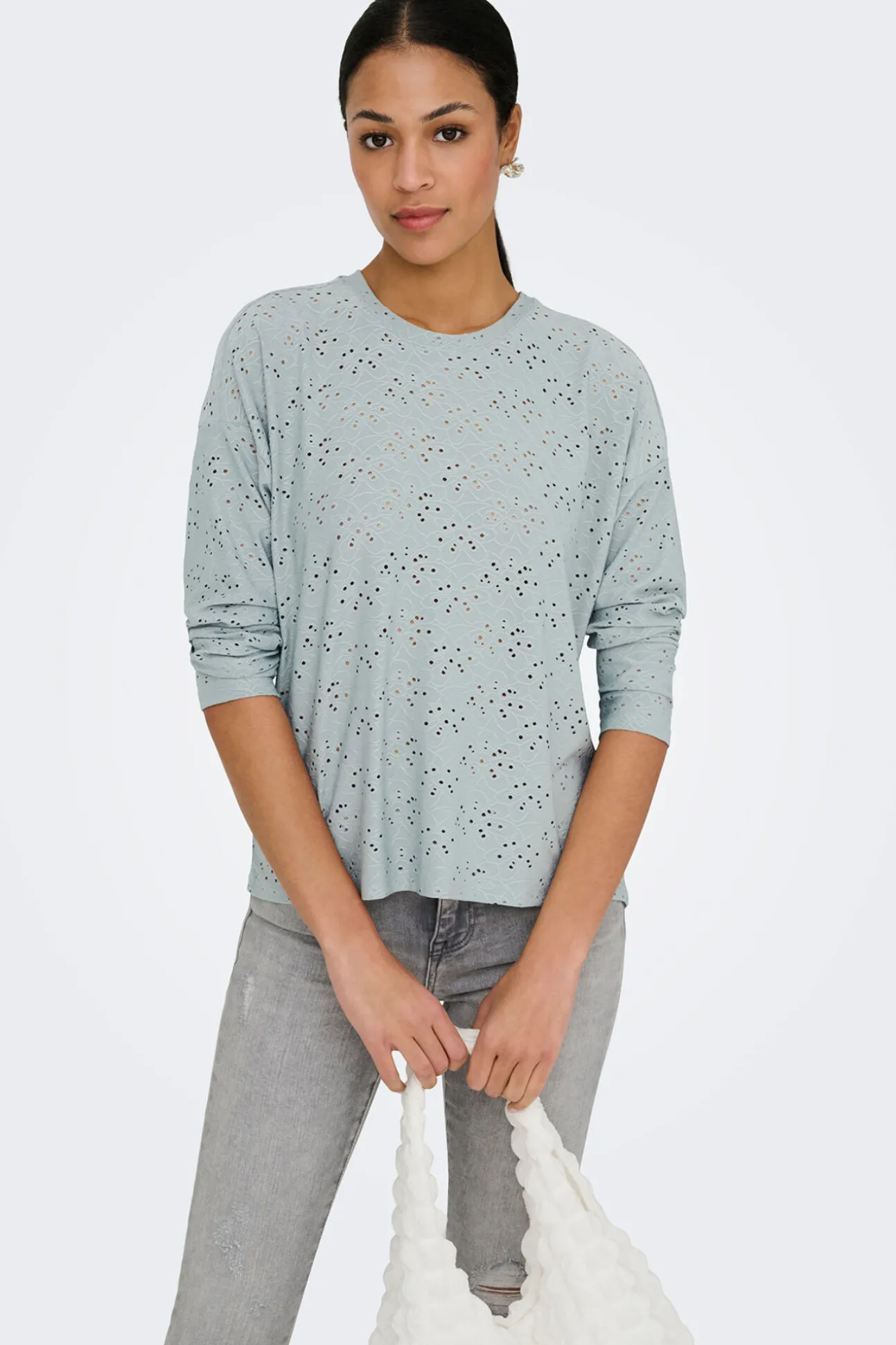 Camiseta com recortes