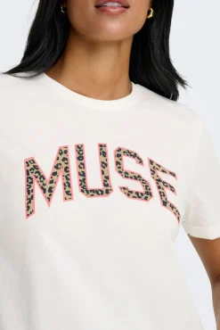 Camiseta com texto frontal