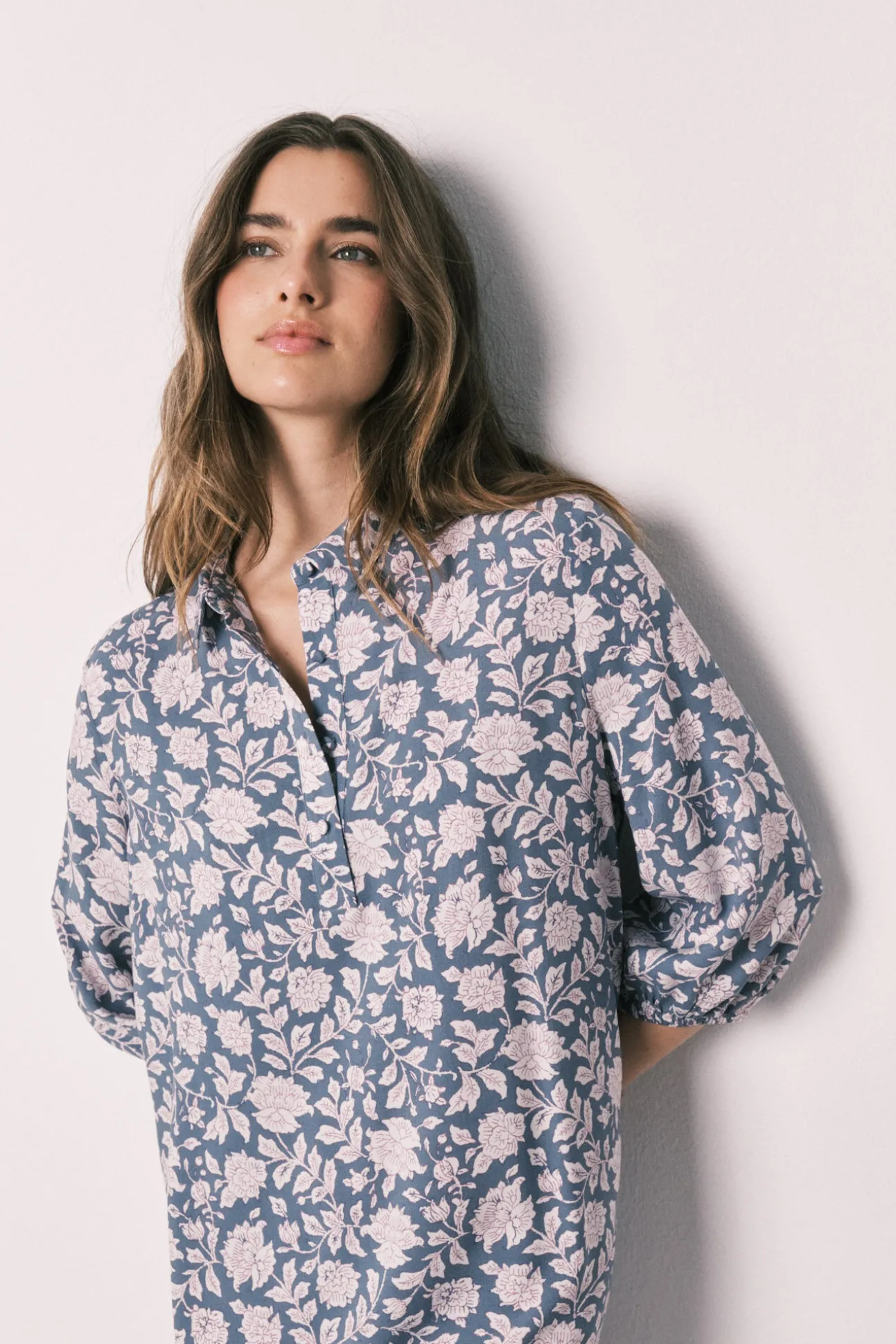 Camisola comprida viscose estampado de flores rosa