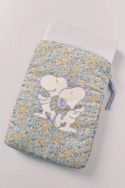 Capa para tablet com florzinhas Snoopy