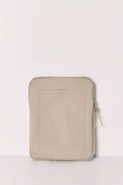 Capa tablet acolchoada com logo verde