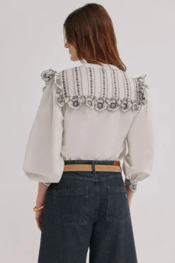 Carolina. Blusa bordada