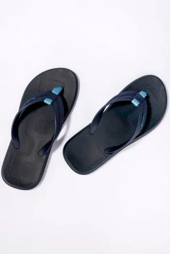 Chinelo de tira larga