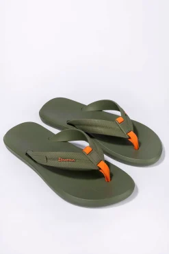 Chinelo de tira larga